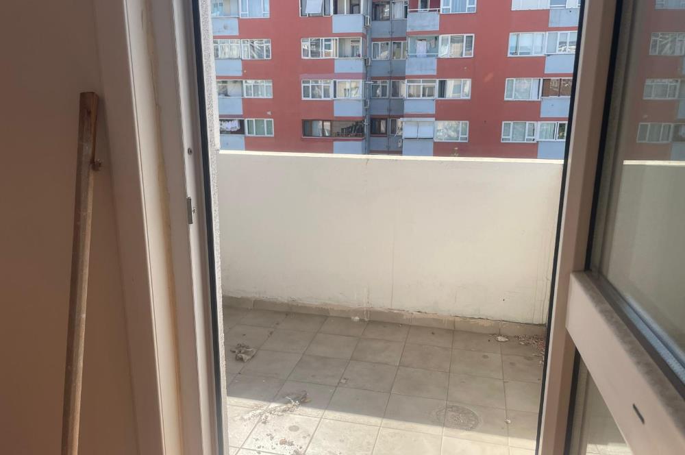 Atakent'te Metro Yakını, 4 Balkonlu, Kiralık 3+1 Daire