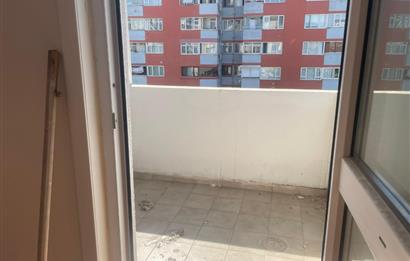 Atakent'te Metro Yakını, 4 Balkonlu, Kiralık 3+1 Daire