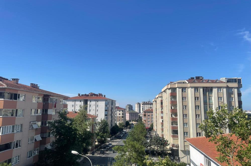 Atakent'te Metro Yakını, 4 Balkonlu, Kiralık 3+1 Daire