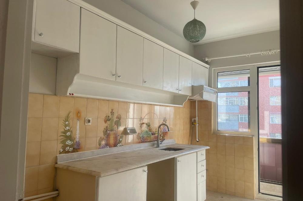 Atakent'te Metro Yakını, 4 Balkonlu, Kiralık 3+1 Daire