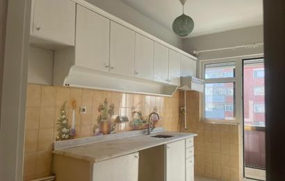 Atakent'te Metro Yakını, 4 Balkonlu, Kiralık 3+1 Daire