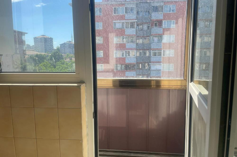Atakent'te Metro Yakını, 4 Balkonlu, Kiralık 3+1 Daire