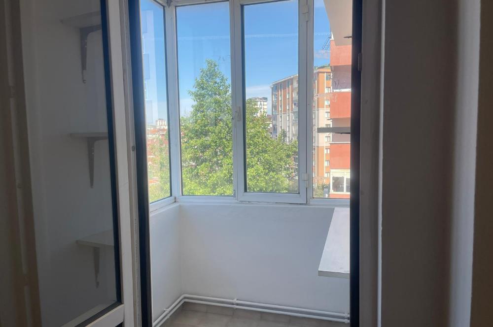 Atakent'te Metro Yakını, 4 Balkonlu, Kiralık 3+1 Daire