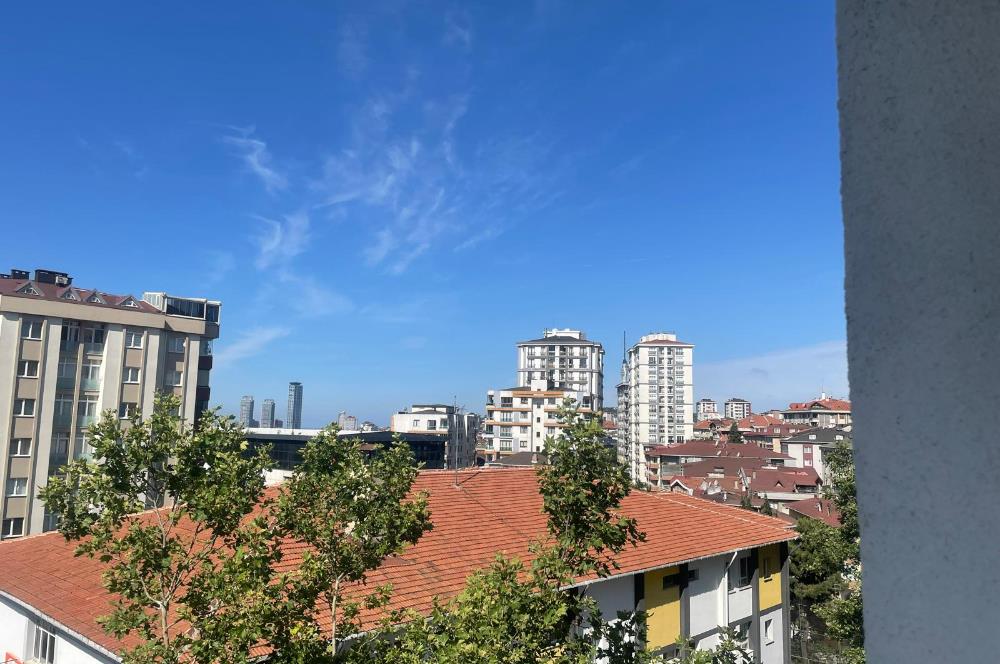 Atakent'te Metro Yakını, 4 Balkonlu, Kiralık 3+1 Daire