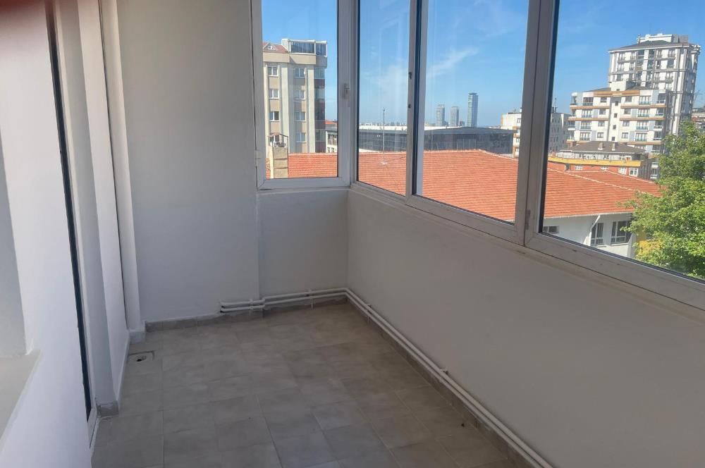 Atakent'te Metro Yakını, 4 Balkonlu, Kiralık 3+1 Daire