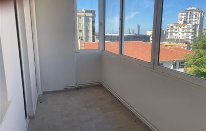 Atakent'te Metro Yakını, 4 Balkonlu, Kiralık 3+1 Daire
