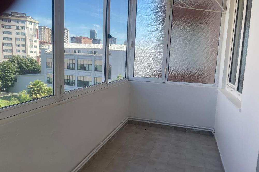 Atakent'te Metro Yakını, 4 Balkonlu, Kiralık 3+1 Daire