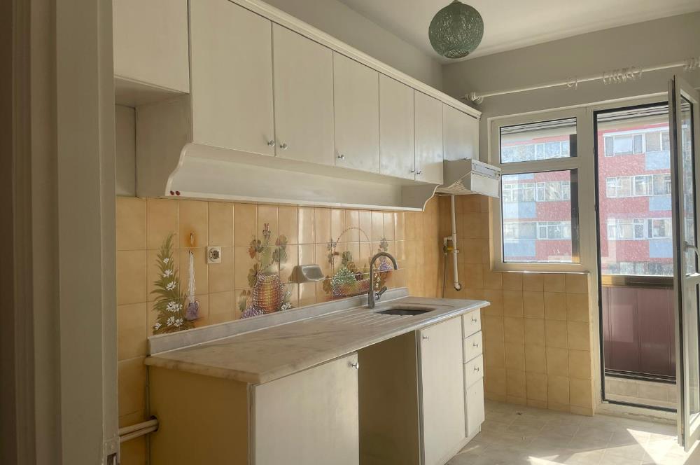 Atakent'te Metro Yakını, 4 Balkonlu, Kiralık 3+1 Daire