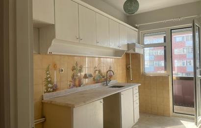 Atakent'te Metro Yakını, 4 Balkonlu, Kiralık 3+1 Daire