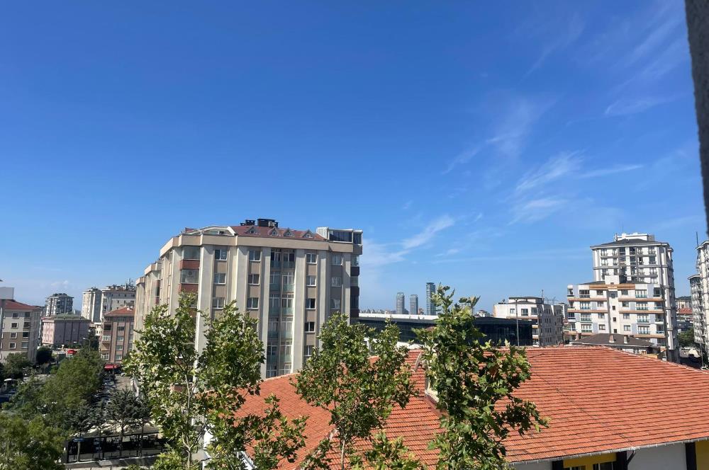 Atakent'te Metro Yakını, 4 Balkonlu, Kiralık 3+1 Daire