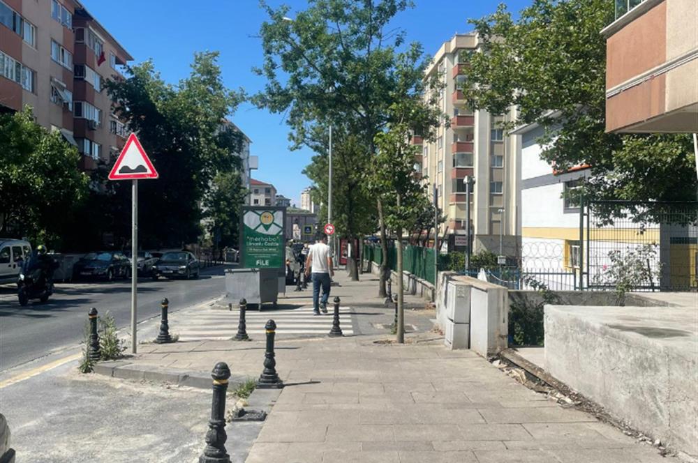 Atakent'te Metro Yakını, 4 Balkonlu, Kiralık 3+1 Daire