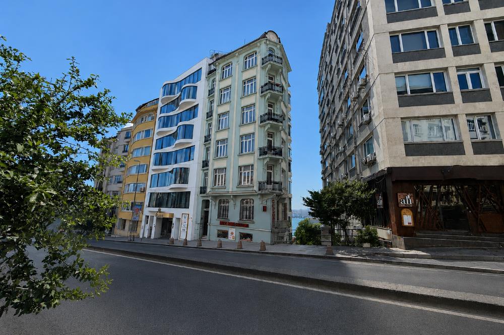 Beyoğlu İnönü Caddesi'nde Komple Satılık 7 Katlı Bina