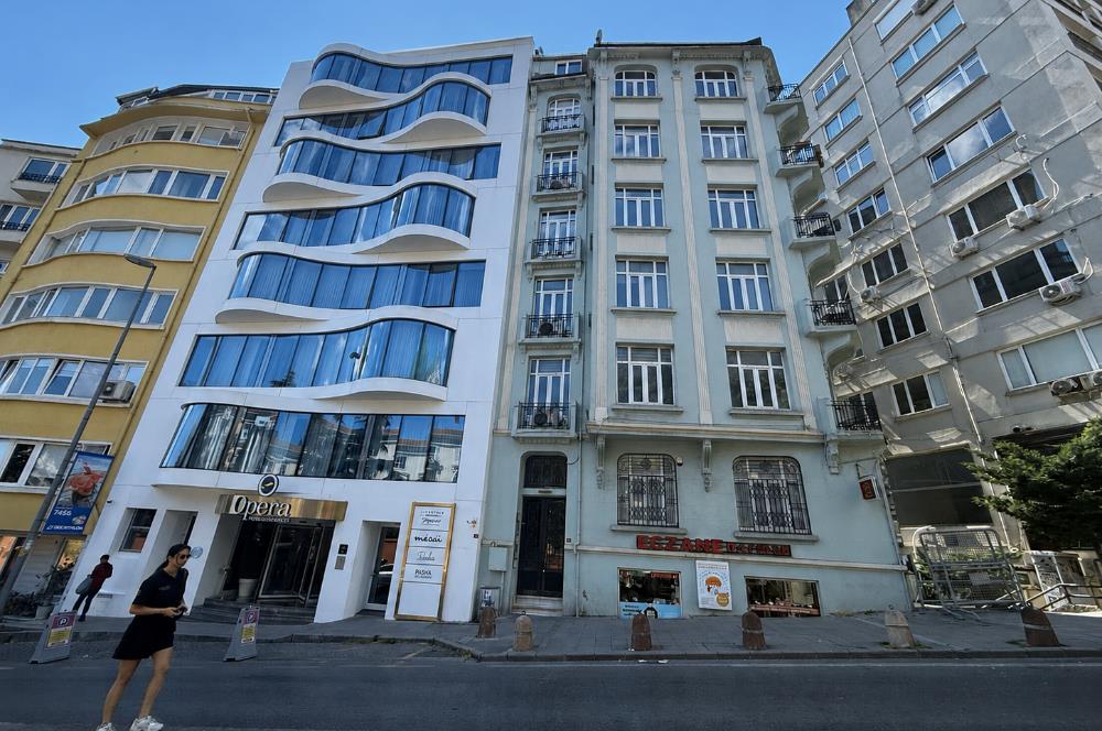 Beyoğlu İnönü Caddesi'nde Komple Satılık 7 Katlı Bina