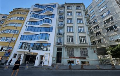 Beyoğlu İnönü Caddesi'nde Komple Satılık 7 Katlı Bina