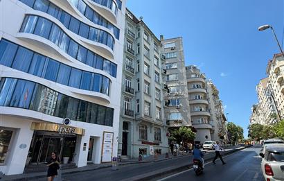 Beyoğlu İnönü Caddesi'nde Komple Satılık 7 Katlı Bina