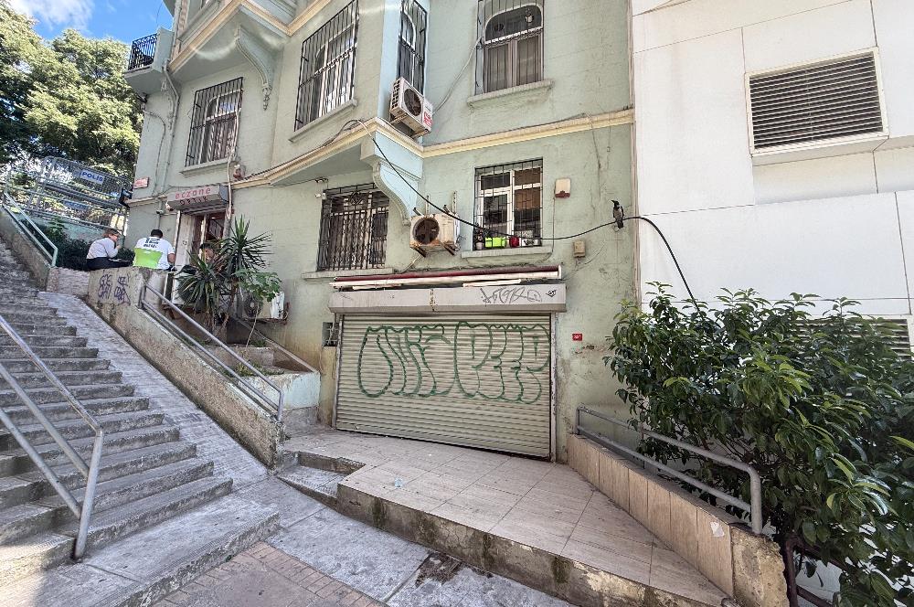 Beyoğlu İnönü Caddesi'nde Komple Satılık 7 Katlı Bina