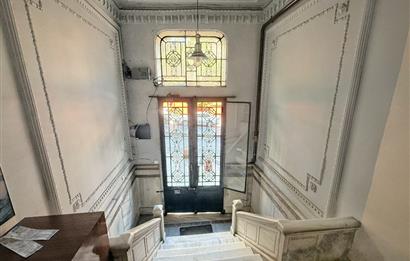 Beyoğlu İnönü Caddesi'nde Komple Satılık 7 Katlı Bina