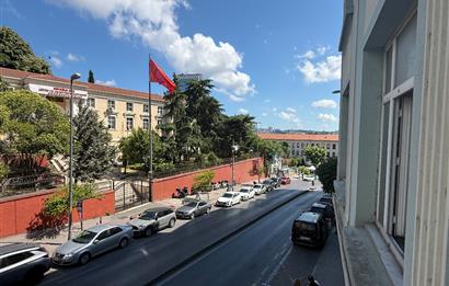 Beyoğlu İnönü Caddesi'nde Komple Satılık 7 Katlı Bina