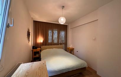 Alsancak’ta Merkezi Konumlu Yenilenmiş ve Eşyalı 2+1 Kiralık