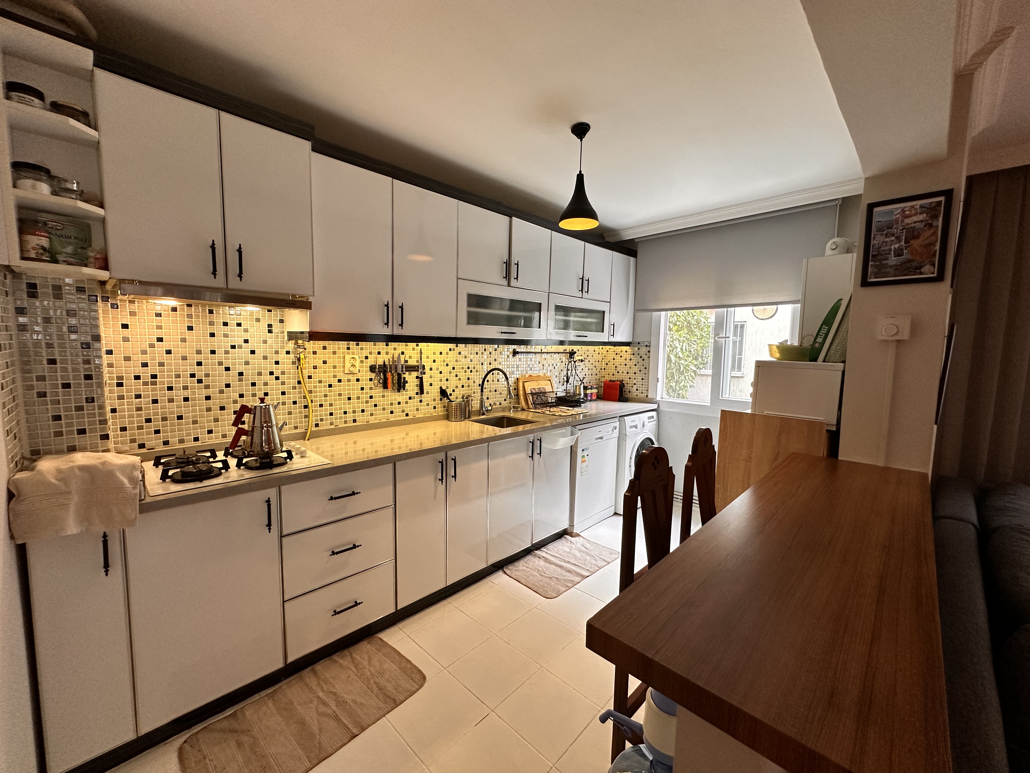 Alsancak’ta Merkezi Konumlu Yenilenmiş ve Eşyalı 2+1 Kiralık