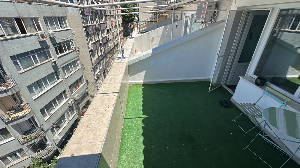Beşiktaş Serencbey'de Deniz Manzaralı Teraslı Eşyalı 2+1 Kiralık