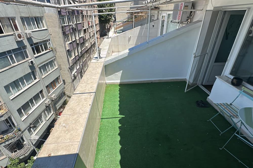 Beşiktaş Serencbey'de Deniz Manzaralı Teraslı Eşyalı 2+1 Kiralık