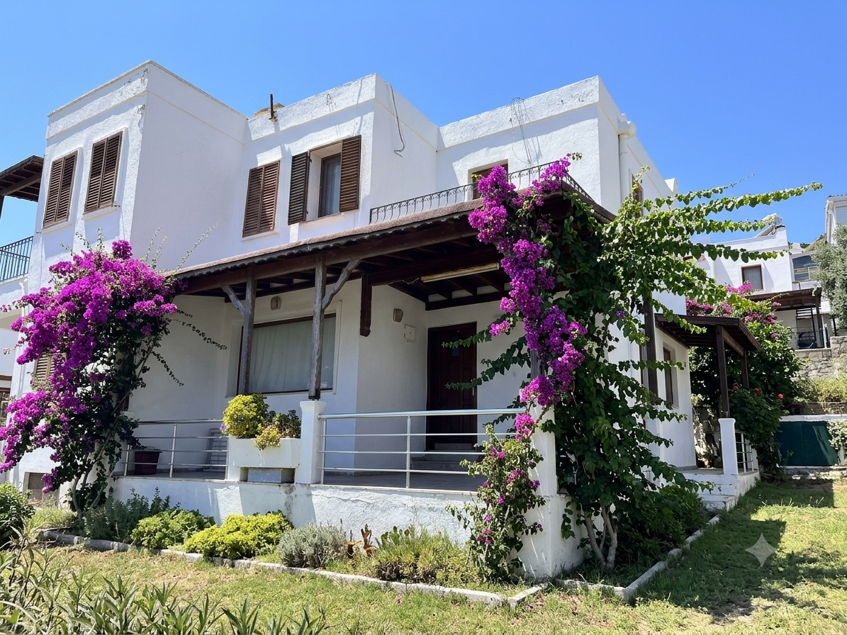 BODRUM AKYARLAR DENİZE SIFIR SİTEDE KİRALIK DUBLEKS EV
