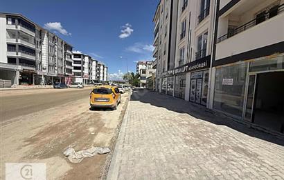 CADDE ÜZERİ HER İŞE UYGUN KÖŞE 125M2 TAKASLI