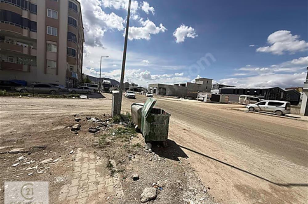 CADDE ÜZERİ HER İŞE UYGUN KÖŞE 125M2 TAKASLI