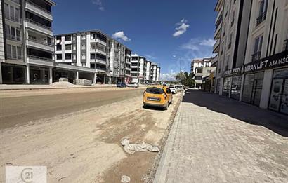 CADDE ÜZERİ HER İŞE UYGUN KÖŞE 125M2 TAKASLI