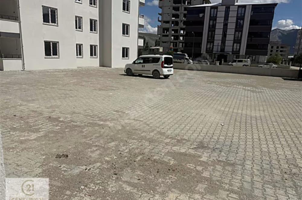 CADDE ÜZERİ HER İŞE UYGUN KÖŞE 125M2 TAKASLI