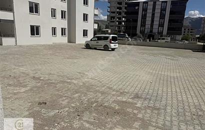 CADDE ÜZERİ HER İŞE UYGUN KÖŞE 125M2 TAKASLI