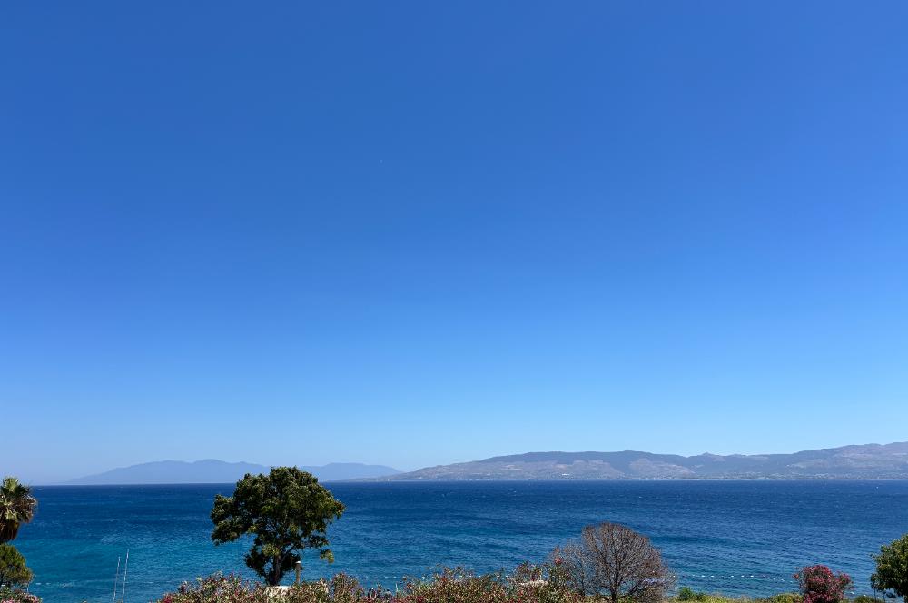 BODRUM AKYARLAR DENİZE SIFIR SİTEDE KİRALIK DUBLEKS EV