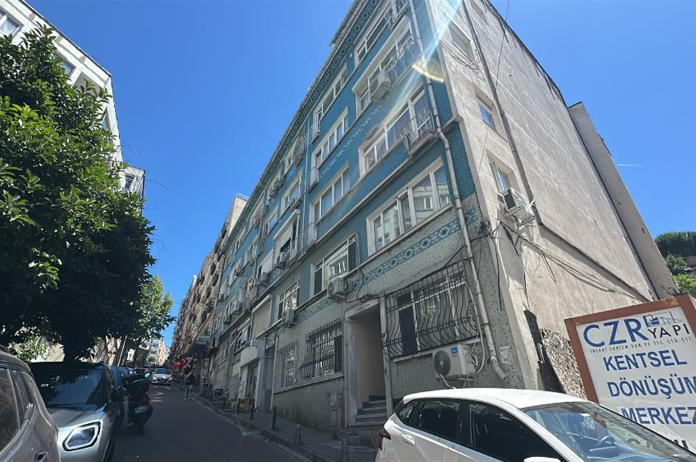 Beşiktaş Serencbey'de Deniz Manzaralı Teraslı Eşyalı 2+1 Kiralık