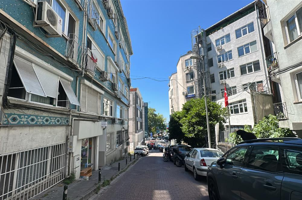 Beşiktaş Serencbey'de Deniz Manzaralı Teraslı Eşyalı 2+1 Kiralık