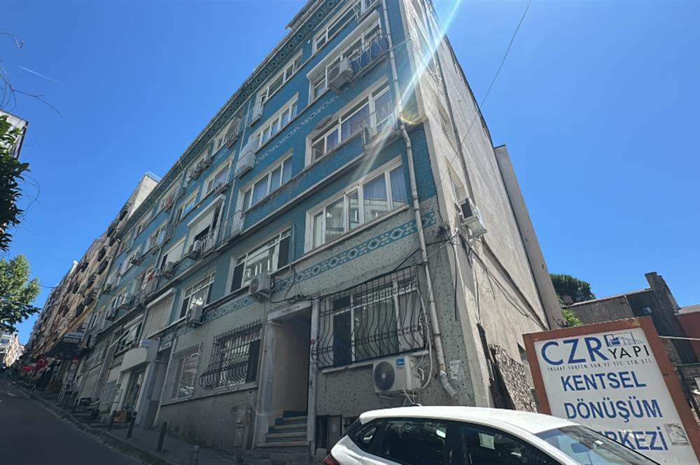Beşiktaş Serencbey'de Deniz Manzaralı Teraslı Eşyalı 2+1 Kiralık