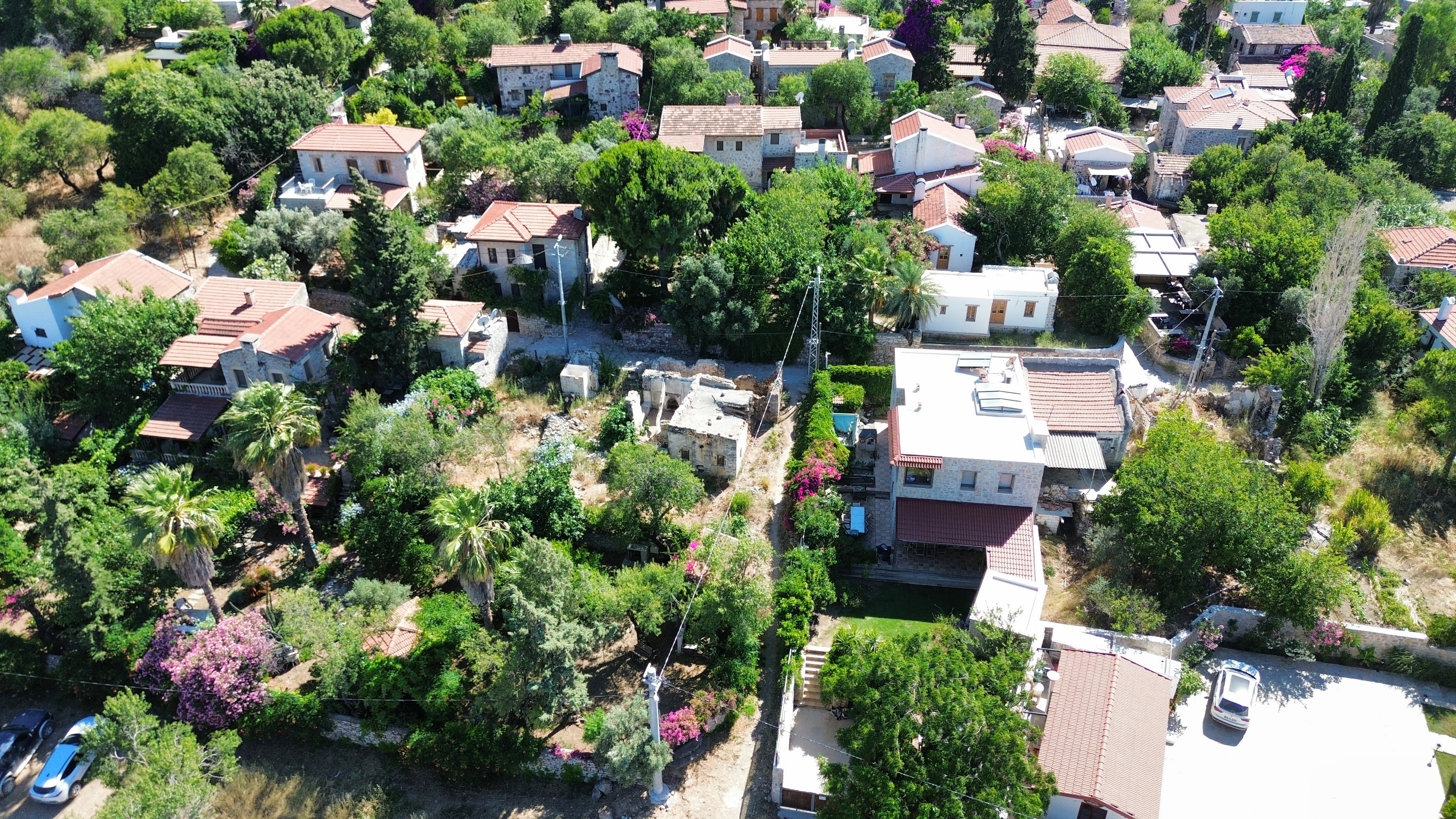 Eski Datça Merkezde Anıtlar Kurulu Kayıtlı Tarihi Taş Ev ve Avlulu Arsa"