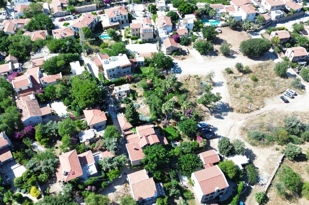 Eski Datça Merkezde Anıtlar Kurulu Kayıtlı Tarihi Taş Ev ve Avlulu Arsa"