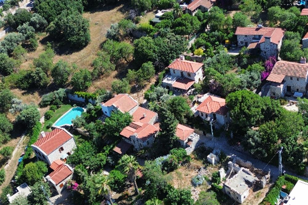 Eski Datça Merkezde Anıtlar Kurulu Kayıtlı Tarihi Taş Ev ve Avlulu Arsa"