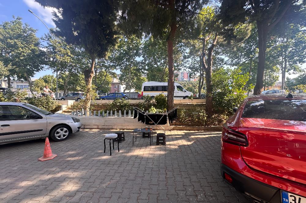 C21 Cius; Bursa Gemlik'te Masrafsız Satılık Dükkan