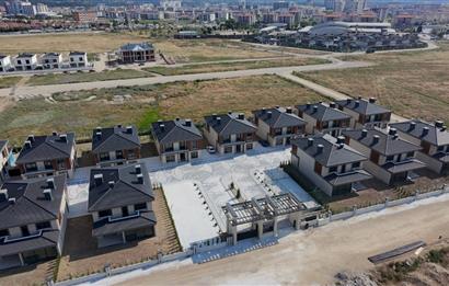 Century21 Plus dan Penta Mare