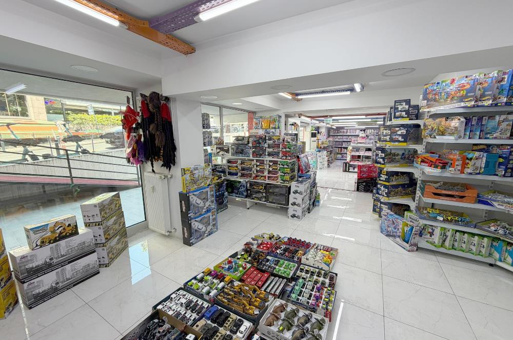 BAĞDAT CAD. CADDEBOSTAN' DA 180 M2 + DEPO BACALI KİRALIK DÜKKAN