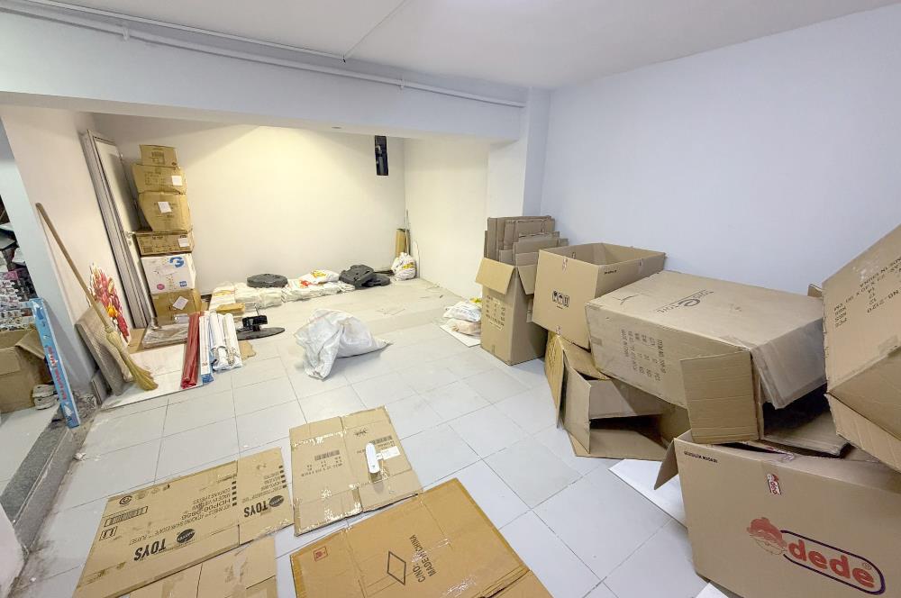 BAĞDAT CAD. CADDEBOSTAN' DA 180 M2 + DEPO BACALI KİRALIK DÜKKAN