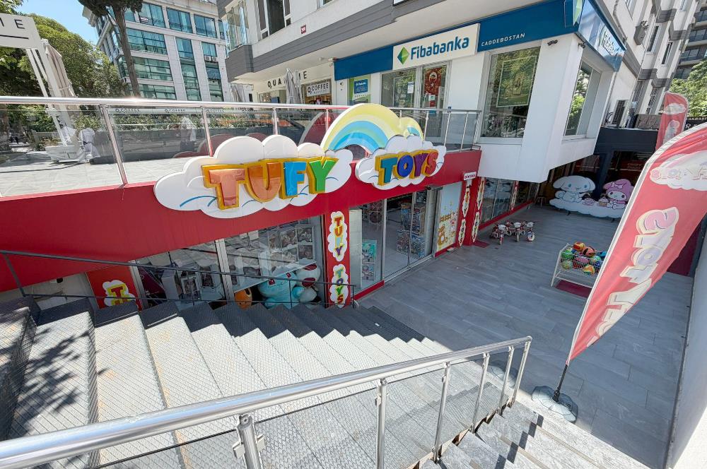 BAĞDAT CAD. CADDEBOSTAN' DA 180 M2 + DEPO BACALI KİRALIK DÜKKAN