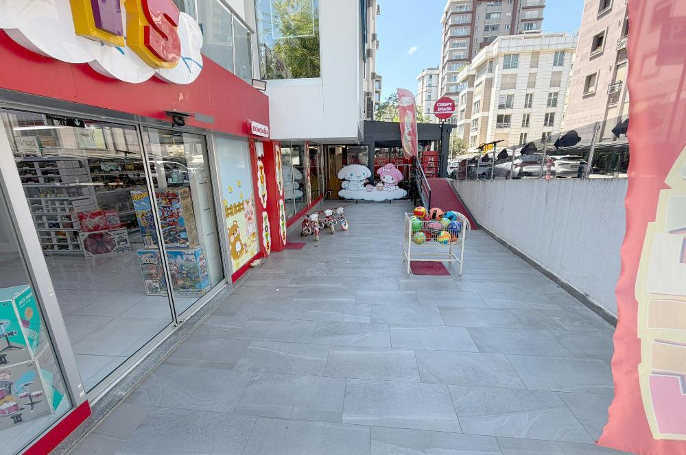 BAĞDAT CAD. CADDEBOSTAN' DA 180 M2 + DEPO BACALI KİRALIK DÜKKAN
