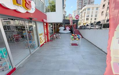 BAĞDAT CAD. CADDEBOSTAN' DA 180 M2 + DEPO BACALI KİRALIK DÜKKAN