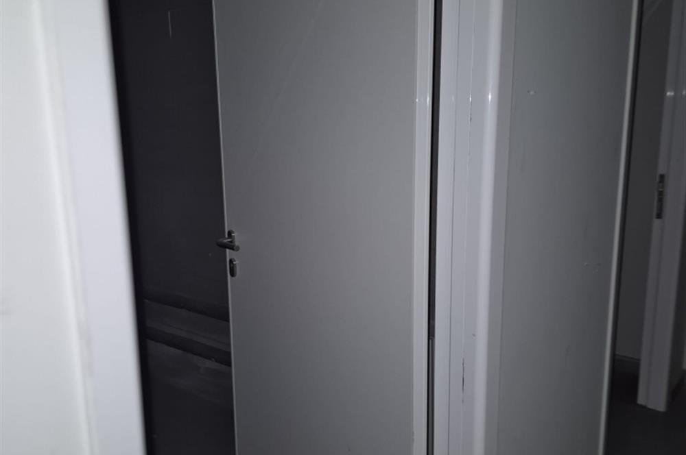 Lüleburgaz İstasyon Caddesinde geniş dükkan