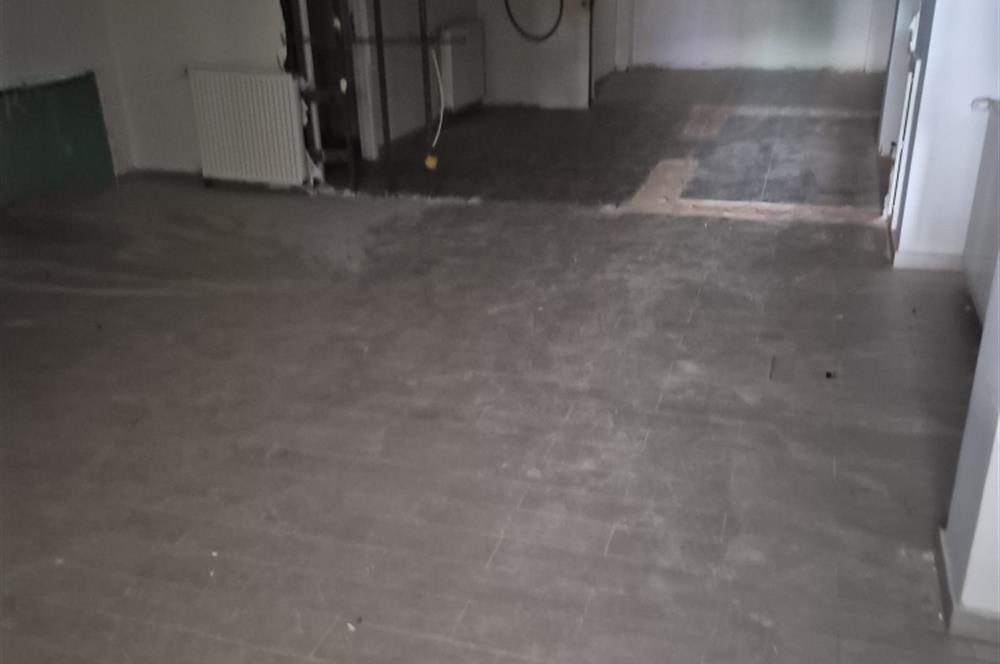 Lüleburgaz İstasyon Caddesinde geniş dükkan