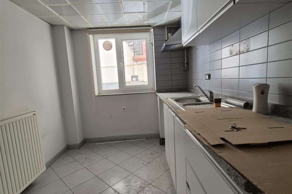Lüleburgaz İstasyon Caddesinde geniş dükkan