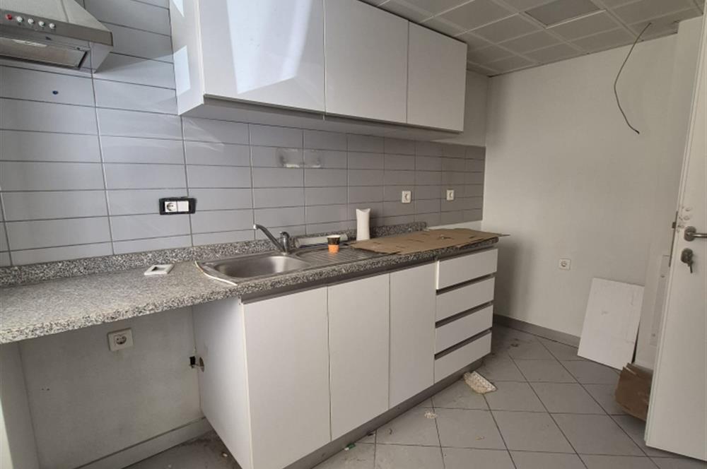 Lüleburgaz İstasyon Caddesinde geniş dükkan